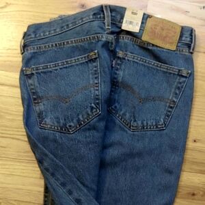 Levi's 505 Regular Fit Medium Stonewash Jeans. Size 32x36. NEW